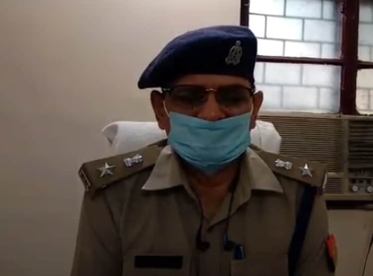 तोता उड़ा तो गुस्साए पति ने पत्नी को पीटा, ससुराल में की तोड़फोड़