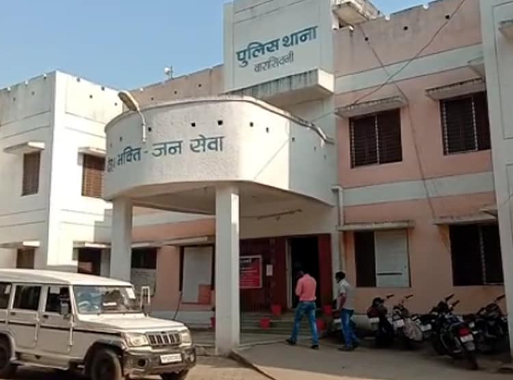 रात को सोते वक्त जहरीले सांप ने काटा, 3 मौतों से गांव में फैली दहशत