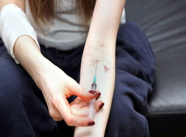 नशे का इंजेक्शन लगाकर की 5 दोस्तों ने पार्टी, ओवरडोज से हुई एक की मौत