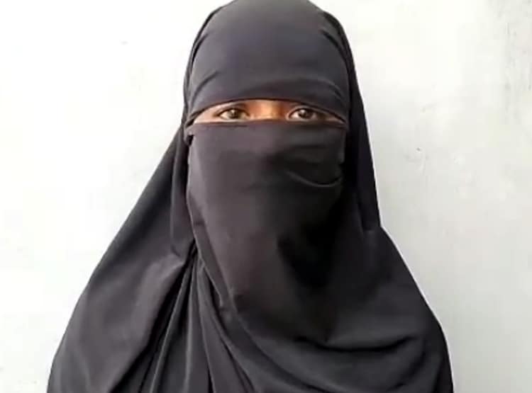 तोता उड़ा तो गुस्साए पति ने पत्नी को पीटा, ससुराल में की तोड़फोड़