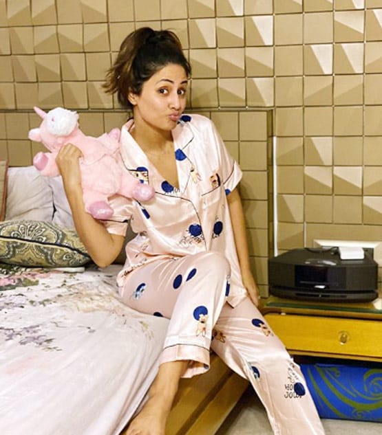 हिना खान ने टेंशन को कहा गुडबाय, नए हेयरकट में शेयर की फोटोज