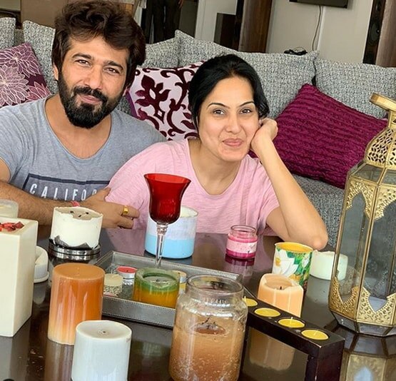 पति से दूर रहकर काम्या पंजाबी को सता रही याद, शेयर की रोमांटिक फोटो