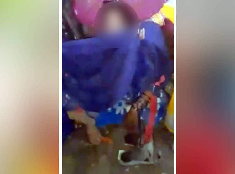 कपल को जूतों की माला पहनाकर सोशल मीडिया पर वायरल किया वीडियो