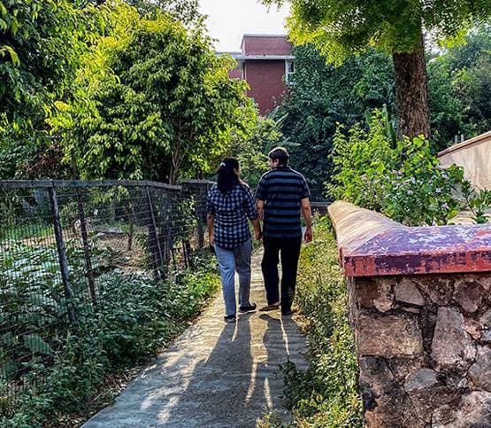 PPE किट और जीवनसाथी का संग, कोरोना से नवविवाहित डॉक्टर जोड़े की जंग