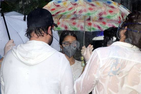 आंखों में आंसू, दिल में सवाल छोड़ चले गए सुशांत, आखिरी विदा देने आए परिवार-दोस्त