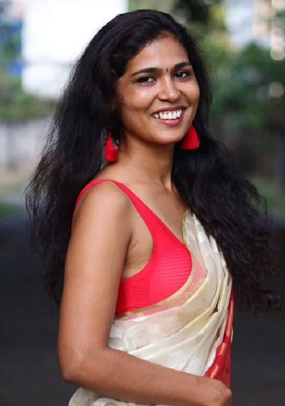 एक्टिविस्ट रेहाना फातिमा ने टॉपलेस होकर अपने बच्चों से बनवाई पेंटिंग, FIR