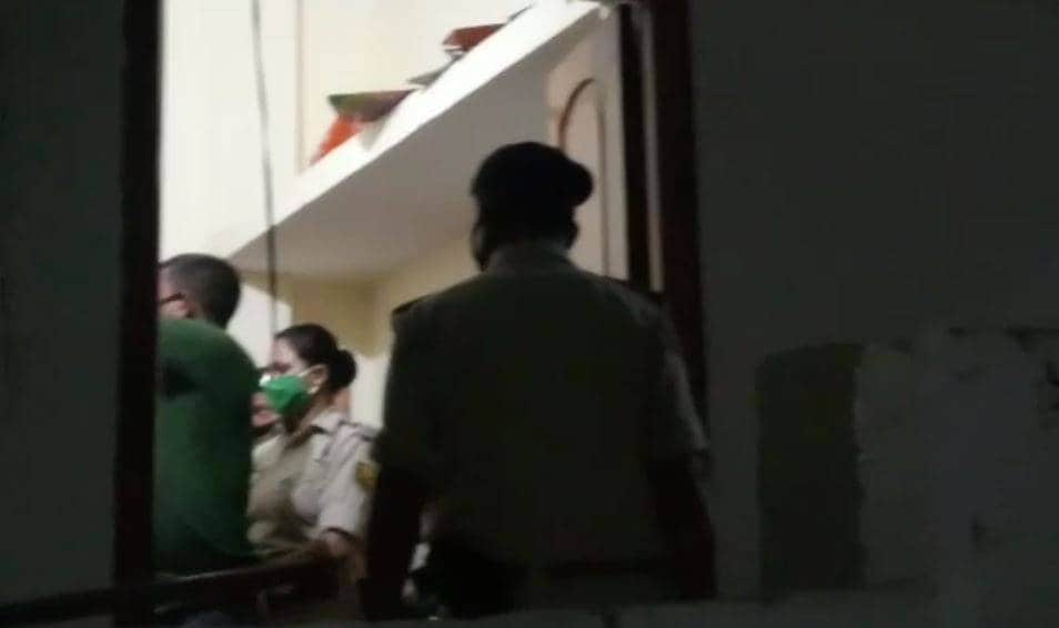 लॉकडाउन में फर्जी आधार कार्ड से बने पति-पत्नी, चलाते थे सेक्स रैकेट