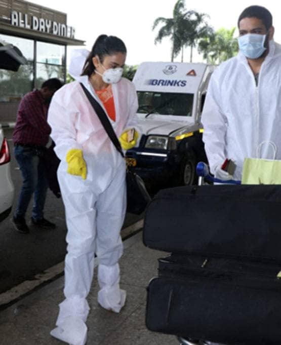 मुंबई एयरपोर्ट पर स्पॉट हुईं रकुल प्रीत, PPE किट-मास्क पहने आईं नजर