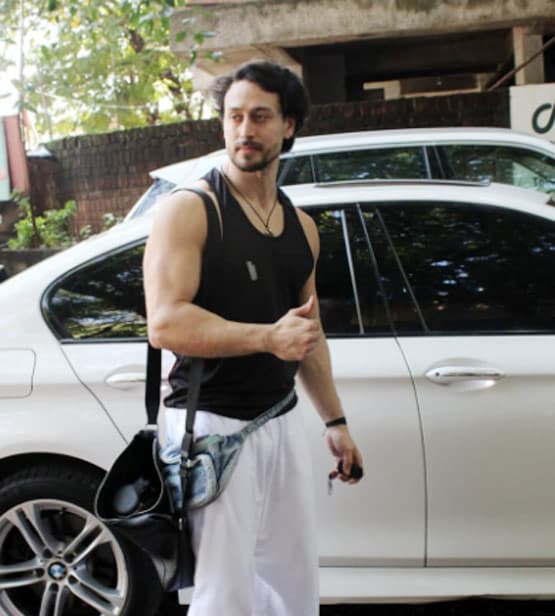 टाइगर श्रॉफ की पीठ पर ये कैसे निशान, क्या एक्टर ने कराई कपिंग थेरेपी?