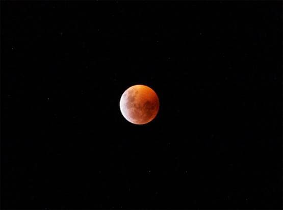 3 घंटे रहा चंद्र ग्रहण, जानिए किन राशि के लोगों पर पड़ेगा असर