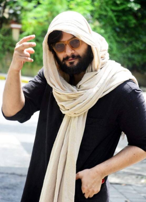 मास्क लगाकर वॉक पर निकलीं अरबाज की गर्लफ्रेंड, दोस्त संग दिखीं रकुल प्रीत