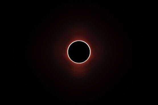 सूर्यग्रहण किन राशियों का बनाएगा राजयोग और किन्हें होगा नुकसान