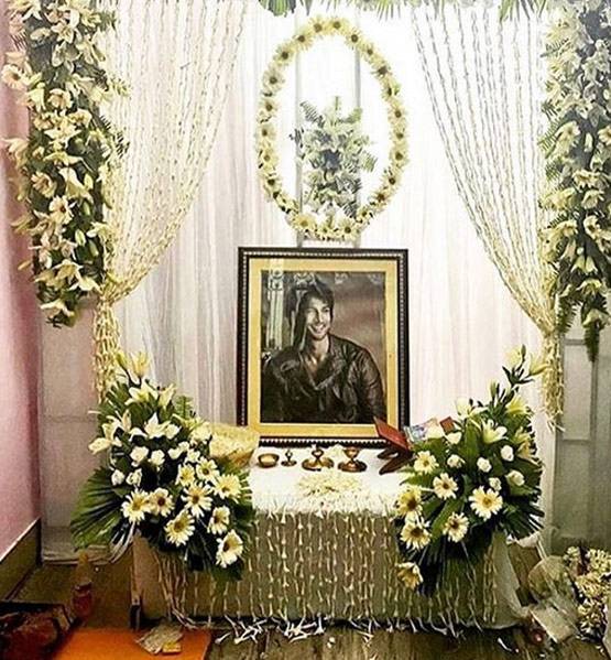 सुशांत की प्रेयर मीट में पहुंचीं अक्षरा सिंह, सुशील मोदी ने भी दी श्रद्धांजलि