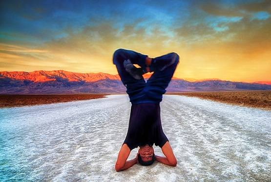 योग करते वक्त अनजाने में कहीं आप तो नहीं करते ये बड़ी गलतियां?