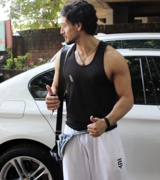 टाइगर श्रॉफ की पीठ पर ये कैसे निशान, क्या एक्टर ने कराई कपिंग थेरेपी?