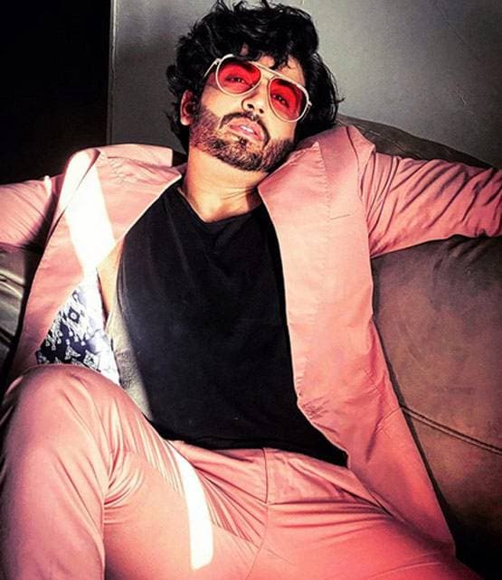 TV स्टार बनने से पहले एयर होस्टेस-फ्लाइट अटेंडेंट रह चुके हैं ये सेलेब्स