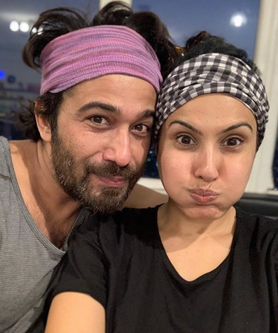 पति से दूर रहकर काम्या पंजाबी को सता रही याद, शेयर की रोमांटिक फोटो