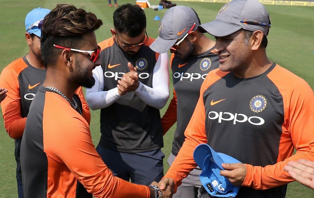 'धोनी अभी भी हैं, उनको रिप्लेस करना मुश्किल', बैटिंग कोच ने किया साफ