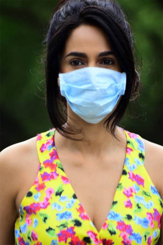 इवनिंग वॉक पर निकलीं मल्लिका शेरावत, येलो ड्रेस में दिखीं खूबसूरत