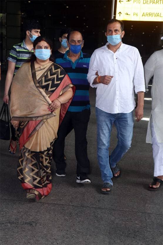 सुशांत की मौत से टूटे पिता परिवार संग पहुंचे मुंबई, आज होगा अंतिम संस्कार