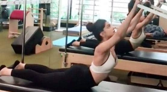 श‍िल्पा से मलाइका तक, इन बॉलीवुड एक्ट्रेसेज की फिटनेस का राज है 'योग'