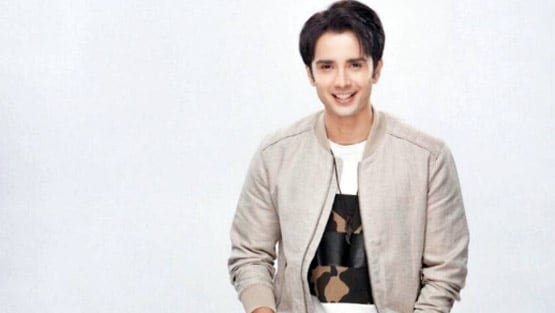 किसी को पैसों की तंगी, कोई परिवार से अलग, कोरोना ने बदली सितारों की जिंदगी