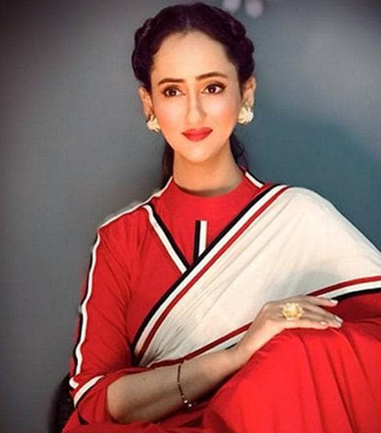 TV स्टार बनने से पहले एयर होस्टेस-फ्लाइट अटेंडेंट रह चुके हैं ये सेलेब्स