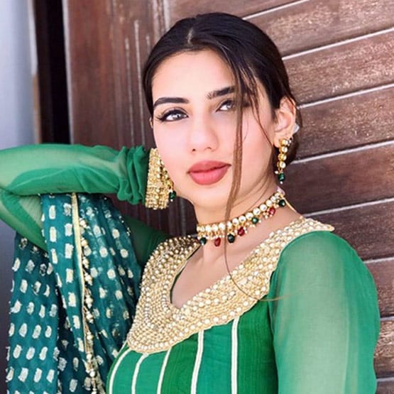 चर्चा में PAK एक्ट्रेस माहिरा की हमशक्ल, तस्वीरें देख आप भी खा जाएंगे धोखा