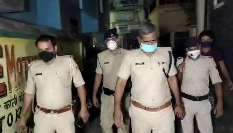 लॉकडाउन में फर्जी आधार कार्ड से बने पति-पत्नी, चलाते थे सेक्स रैकेट