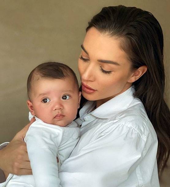 बॉलीवुड में नए ट्रेंड की शुरुआत, बिना शादी किए पैरेंट्स बने ये सेलेब्स