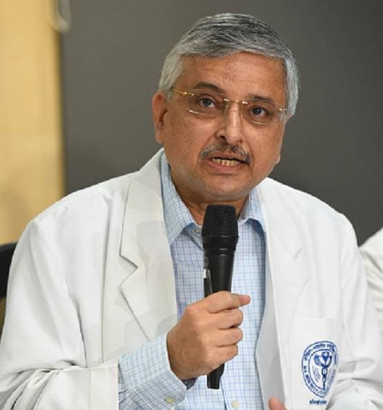 कोरोना की वैक्सीन कब तक? एम्स के डायरेक्टर गुलेरिया ने दी जानकारी