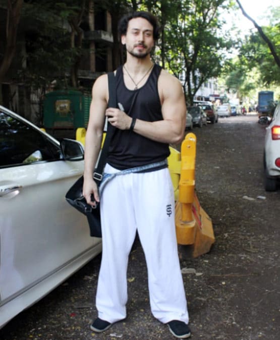 टाइगर श्रॉफ की पीठ पर ये कैसे निशान, क्या एक्टर ने कराई कपिंग थेरेपी?