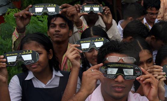 सूर्य ग्रहण से रहें सावधान, 21 जून को भूल से भी ना हों ये 8 गलतियां