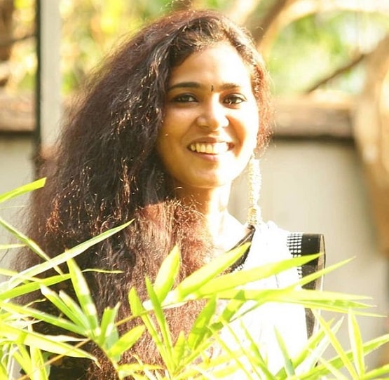 एक्टिविस्ट रेहाना फातिमा ने टॉपलेस होकर अपने बच्चों से बनवाई पेंटिंग, FIR