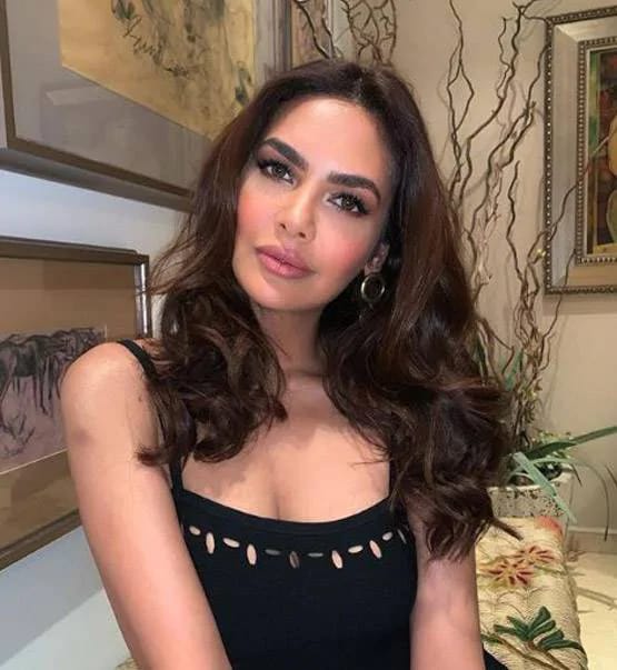 एक्ट्रेस ईशा गुप्ता ने शेयर की स्टनिंग फोटोज, दिया स्पेशल मैसेज