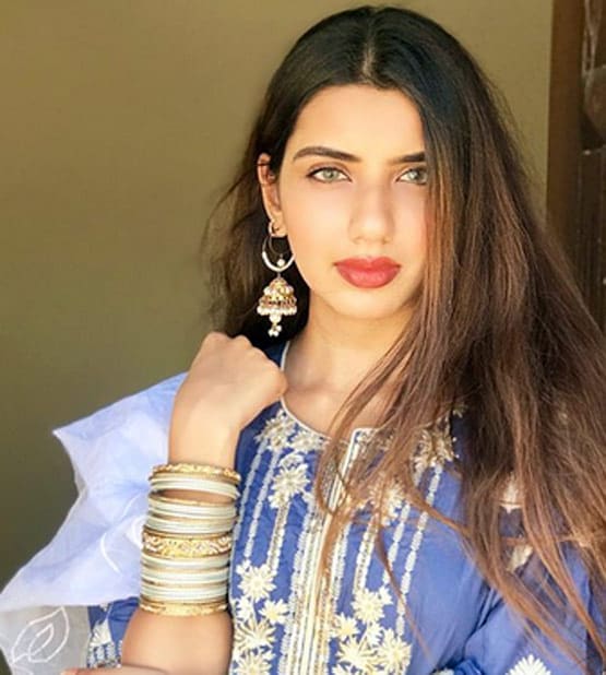 चर्चा में PAK एक्ट्रेस माहिरा की हमशक्ल, तस्वीरें देख आप भी खा जाएंगे धोखा