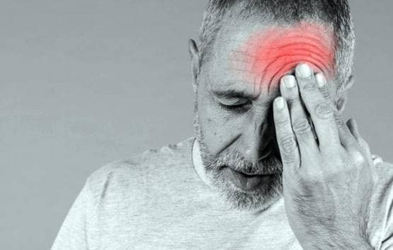 इन लक्षणों को ना करें नजरअंदाज,  हो सकता है ब्रेन ट्यूमर का खतरा