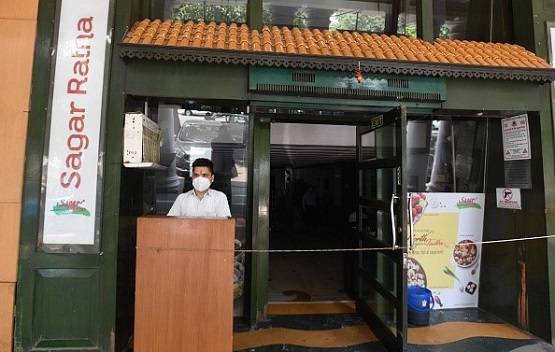 लॉकडाउन के बाद जा रहे रेस्टोरेंट? ये 7 गलतियां करने से बचें