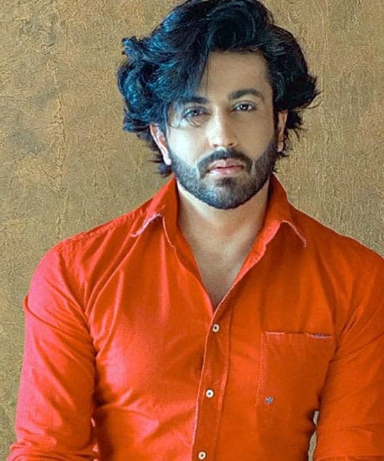 कुंडली भाग्य फेम एक्टर धीरज धूपर ने बदला लुक, फैंस को आया पसंद