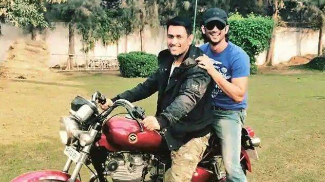 धोनी के मैनेजर ने बताया- सुशांत की मौत की खबर सुनकर टूट गए माही