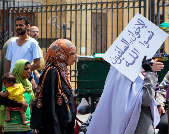 कोरोना वायरस की वैक्सीन लगवाने के बहाने चुपचाप करा दिया बेटियों का खतना!