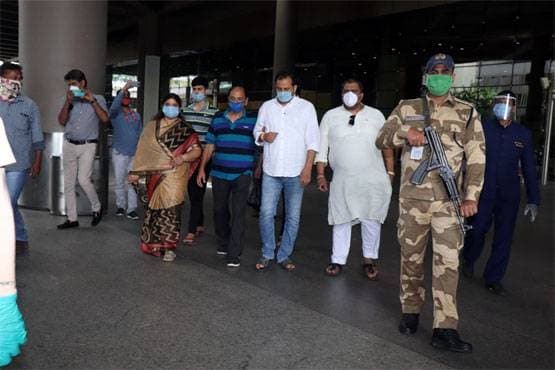 सुशांत की मौत से टूटे पिता परिवार संग पहुंचे मुंबई, आज होगा अंतिम संस्कार