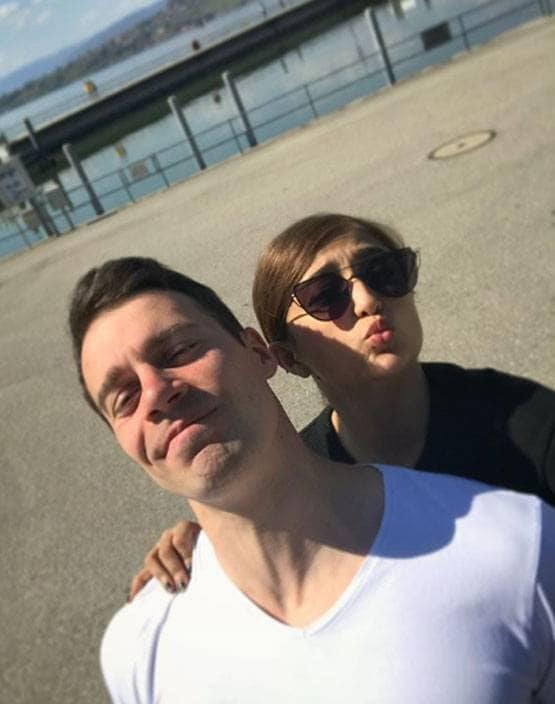 मोनाली ठाकुर को पति ने जब किया शादी के लिए प्रपोज, रोने लगी थीं सिंगर