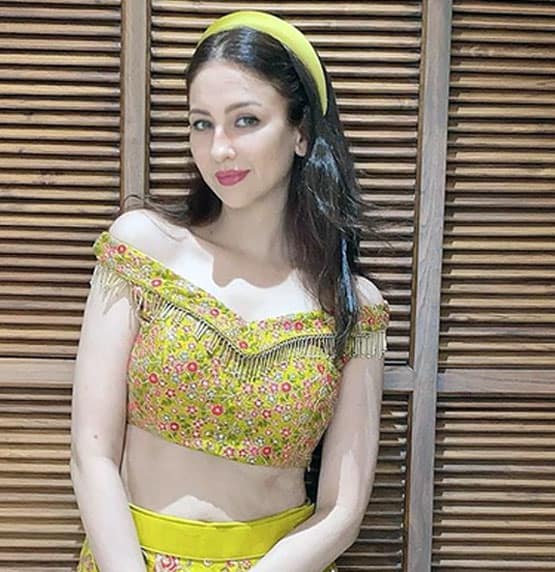 नन्हे बेटे संग 'भाभीजी घर पर हैं' फेम सौम्या का योगा सेशन, तस्वीरें वायरल