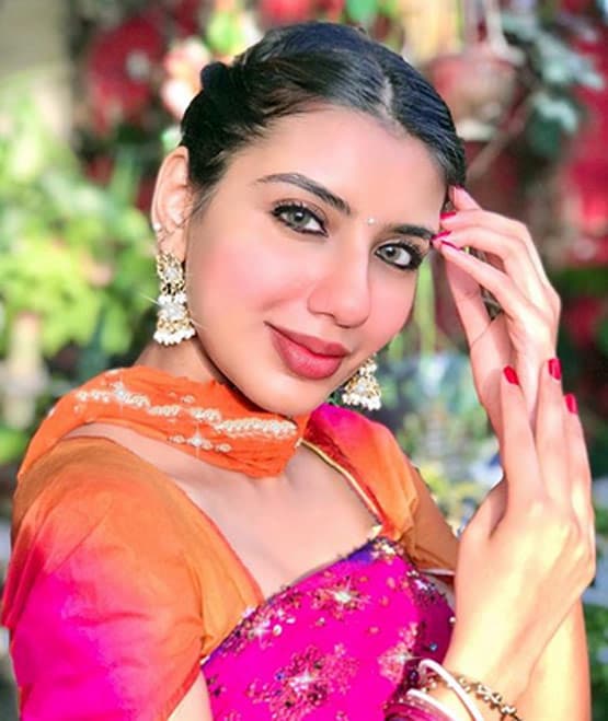 चर्चा में PAK एक्ट्रेस माहिरा की हमशक्ल, तस्वीरें देख आप भी खा जाएंगे धोखा