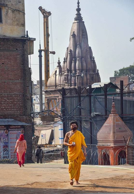 लॉकडाउन खुलने के बाद मंदिर-गुरुद्वारों में दर्शन के लिए पहुंचे भक्त