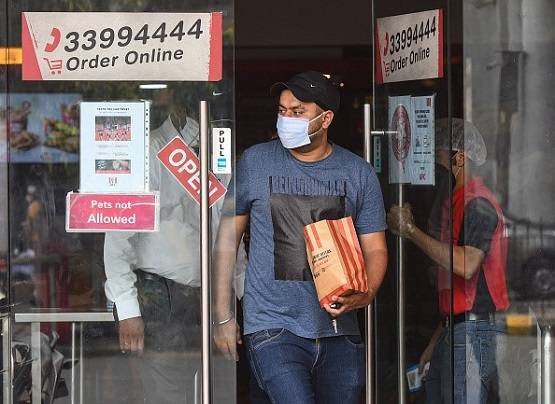 लॉकडाउन के बाद जा रहे रेस्टोरेंट? ये 7 गलतियां करने से बचें