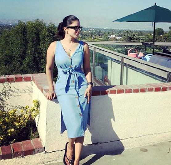 फैमिली संग आउटिंग पर निकलीं सनी लियोनी, बताया क्यों इस खास जगह पर आईं