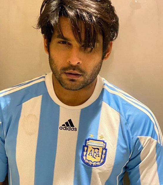 सिद्धार्थ के किलर लुक की कायल शहनाज, लिखा- कमेंट करने से खुद को रोक नहीं सकती