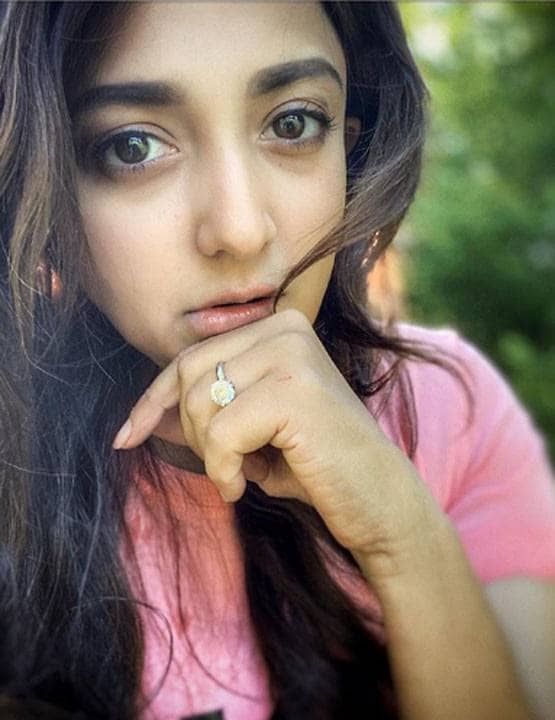 मोनाली ठाकुर को पति ने जब किया शादी के लिए प्रपोज, रोने लगी थीं सिंगर